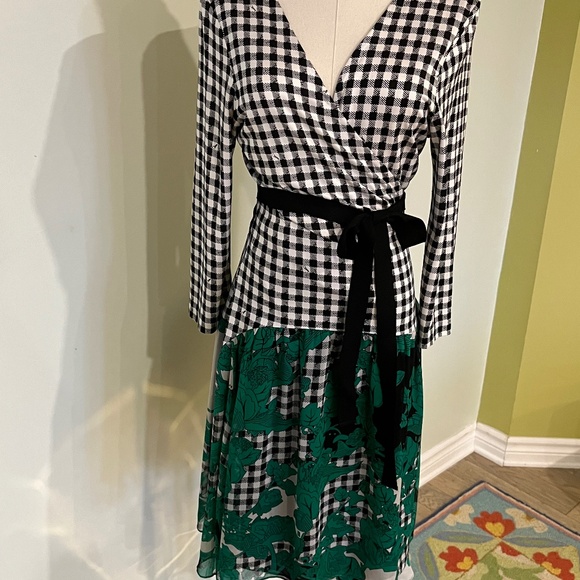 Diane VonFurstenberg wrap chiffon dress - Picture 1 of 4